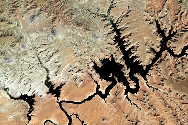Before and after satellite images show Lake Powell water levels rise