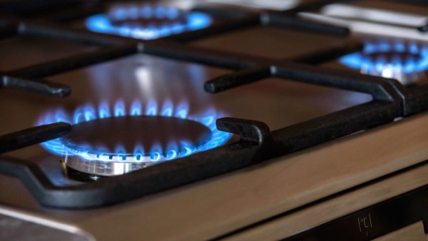 Gas stoves can hurt indoor air quality, consumer advocates say | StateImpact Pennsylvania