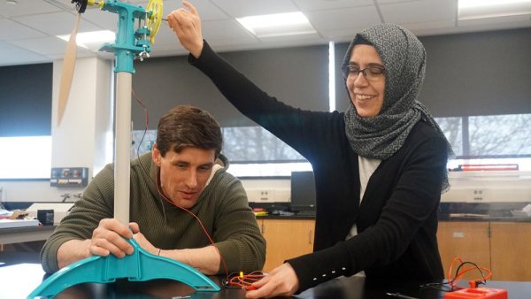 Model turbine kits provide hands-on experience for Hazleton engineering students | Penn State University