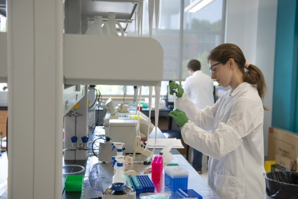 Woman in lab doing experiment