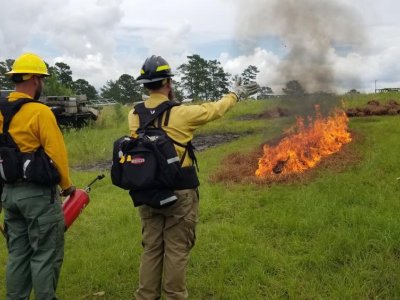 Course at Penn State gives students hands-on wildland fire management training | Penn State University