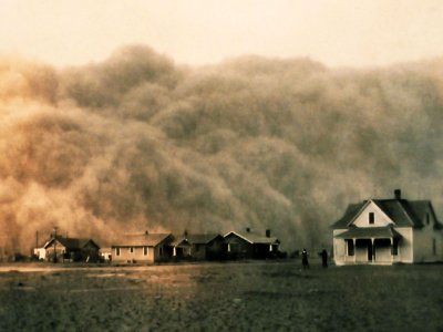 Dust storm approaching Stratford, Texas, April 18, 1935. (Wikimedia Commons / NOAA / George E. Marsh Album)