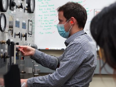 student runs an experiment about energy use in a lab