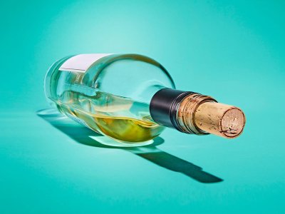 Lowering wineâs carbon footprint starts with the bottle